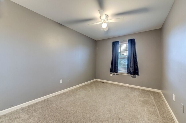 Building Photo - Gorgeous Updated 3 Bed 2.5 Bath Home w/2 C...