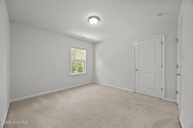 Building Photo - 115 Tralee Pl