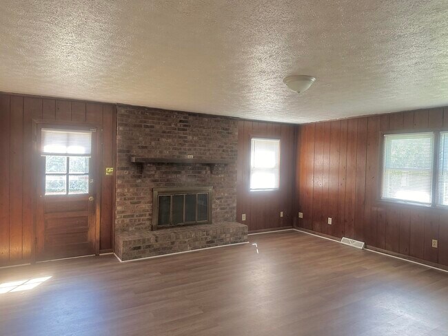 Building Photo - 1465 Anniston Dr