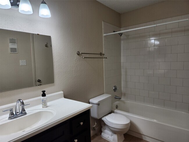 Building Photo - 2750 Holly Hall St