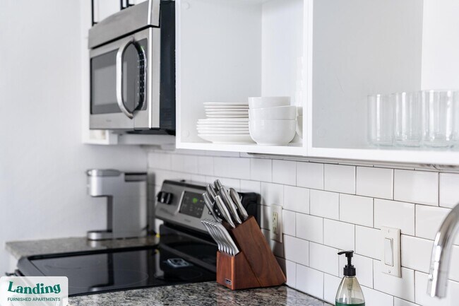 Building Photo - 933 McGee St