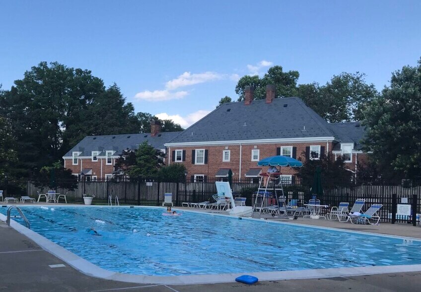 Condo assoc. pool access - 4218 35th St S