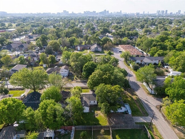 Building Photo - 6603 Conley St