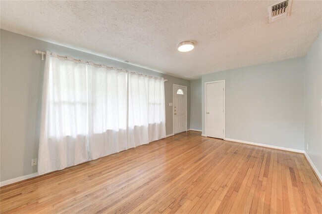 Building Photo - 5025 Hazelton St