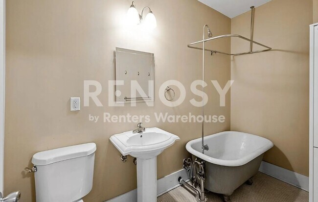 Building Photo - Available now!  1 bed, 1 bath condo