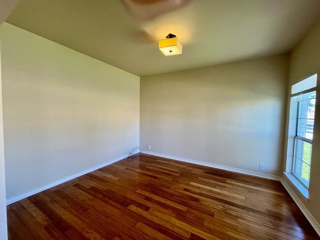 Building Photo - Conveniently Located to Randolph AFB, 4/2.5 ~ Large Backyard ~ Storage Shed ~ Move In Ready!