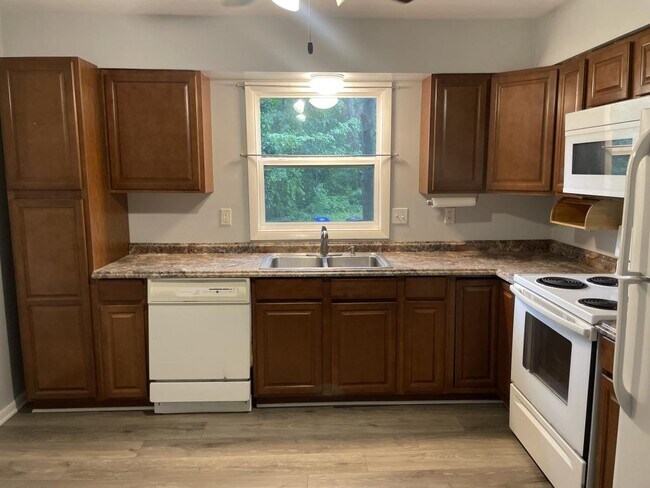 Building Photo - 4189 Woodland Dr