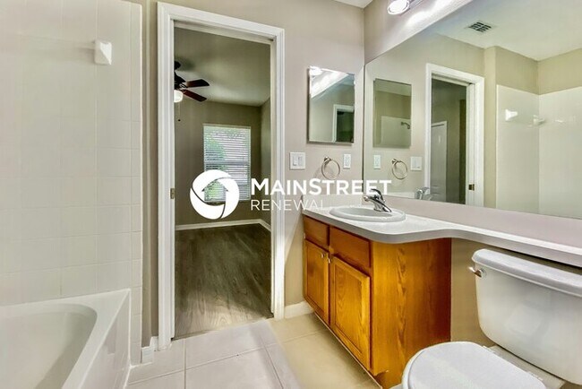 Building Photo - 4 Bedroom Pet-Friendly Home in Spring Hill...