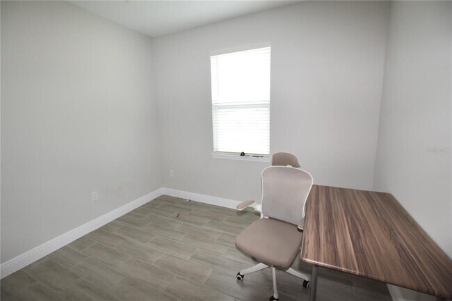 Building Photo - 642 Desmoines Ct