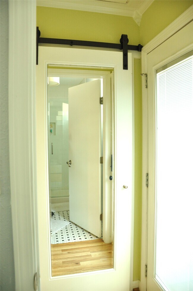 Building Photo - 4723 Polk St