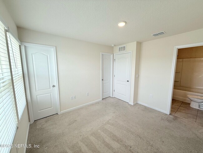 Building Photo - 523 Spanish Oaks Way