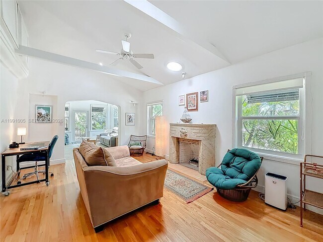 Building Photo - 1419 NE 4th Ct