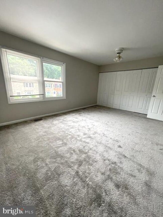 Building Photo - SPACIOUS TOWNHOUSE IN GAITHERSBURG