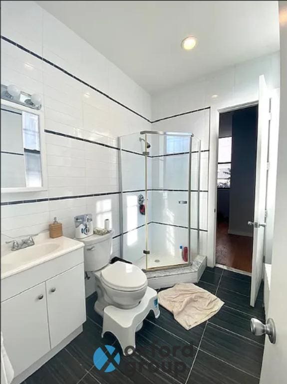 Building Photo - 3 bedroom in Brooklyn NY 11206