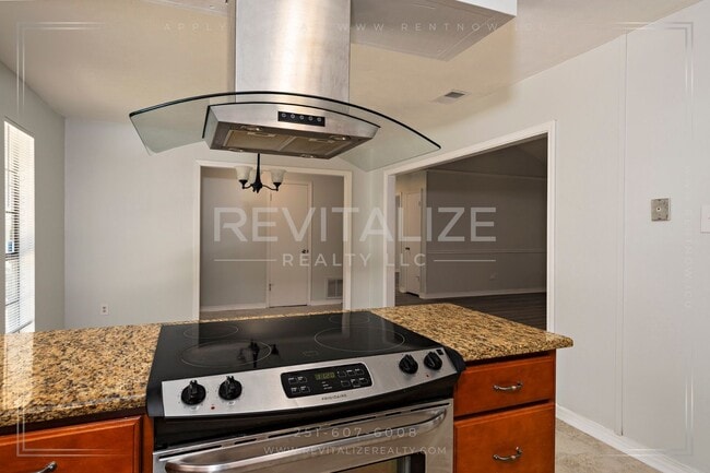 Building Photo - Beautifully Updated 3-Bedroom Home with Granite Kitchen & Sunroom Retreat!