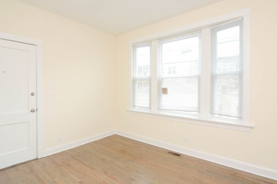 Building Photo - 2814 N Troy St