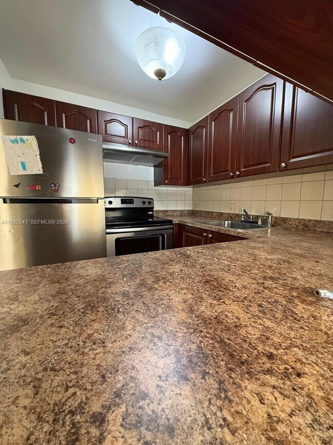 Building Photo - 4848 NW 24th Ct