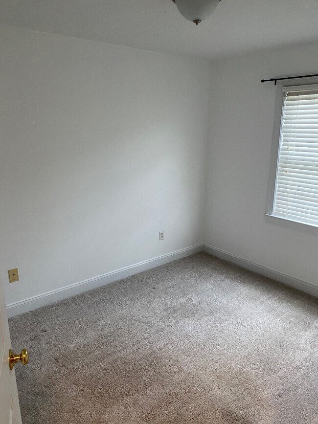 Building Photo - 711 Wyndhurst Dr