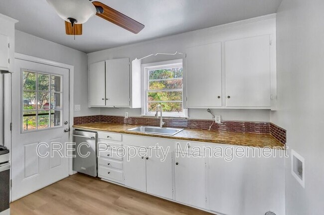 Building Photo - 848 Savage Rd