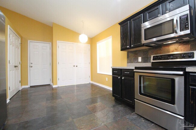 Building Photo - 639 Saleta St