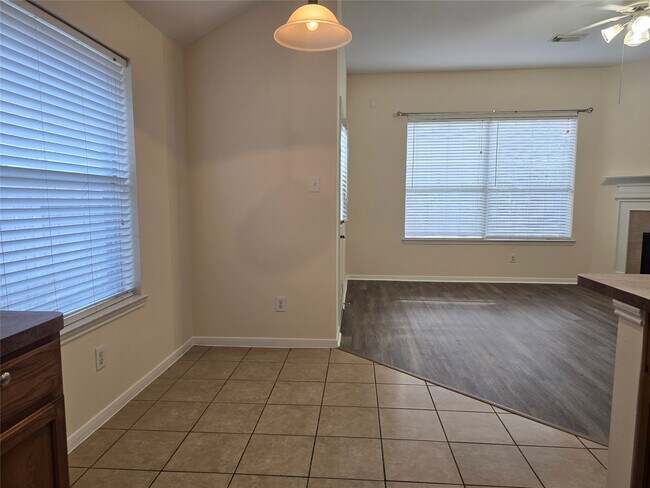 Building Photo - 2706 Courtyard Ln
