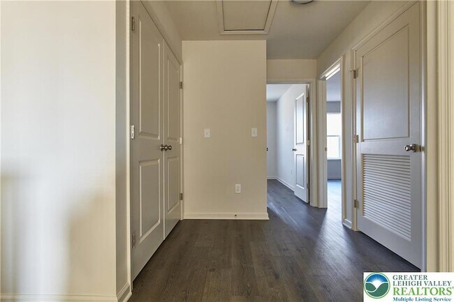 Building Photo - 6639 Stein Way