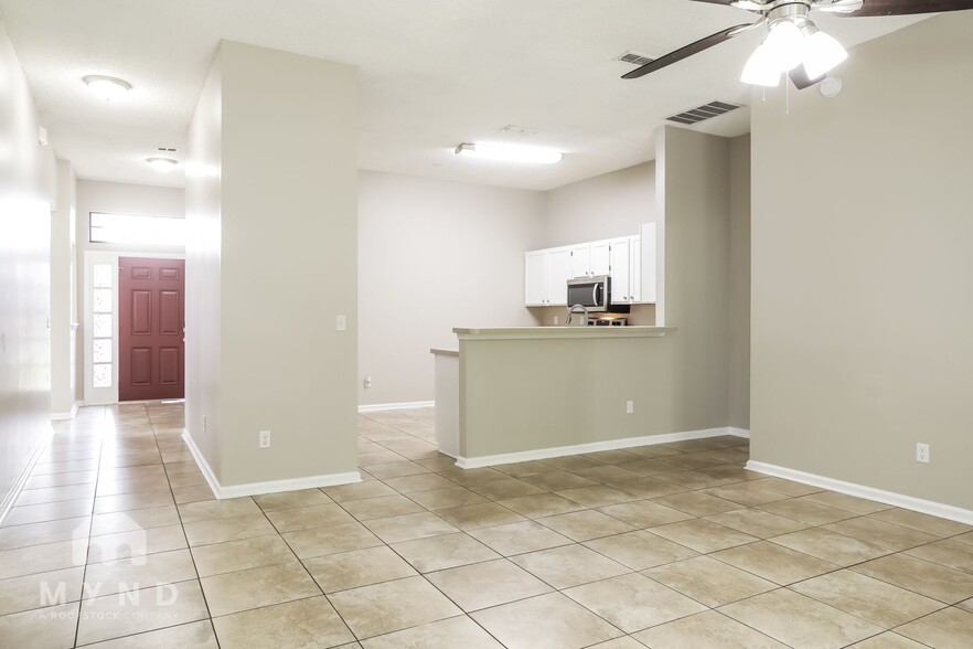 Building Photo - 398 Willow Green Dr