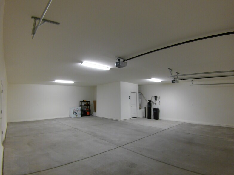 Garage view 2 - 506 McAlister Dr