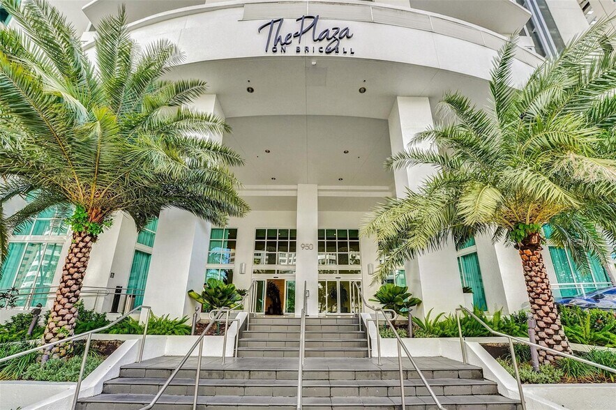 Building Photo - 950 Brickell Bay Dr