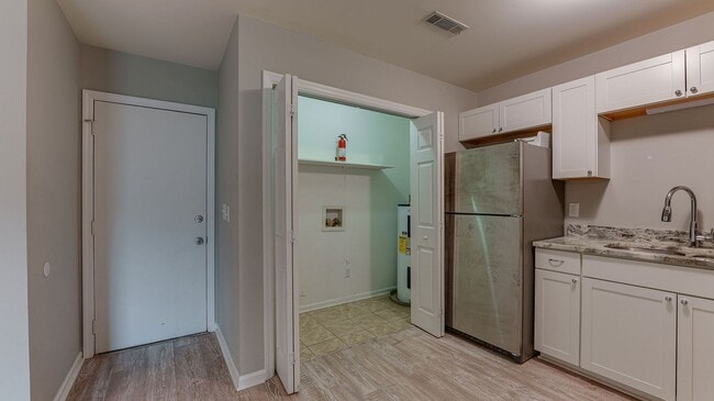 Building Photo - 3 Bedroom 1.5 Bath Home in Holly Court - Goose Creek