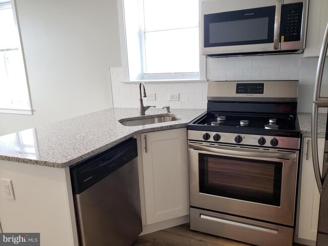 Building Photo - 1114 Mifflin St
