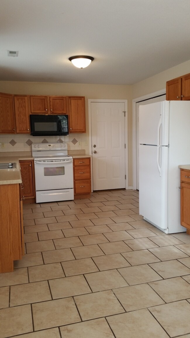 Building Photo - 5002 Hatteras Dr