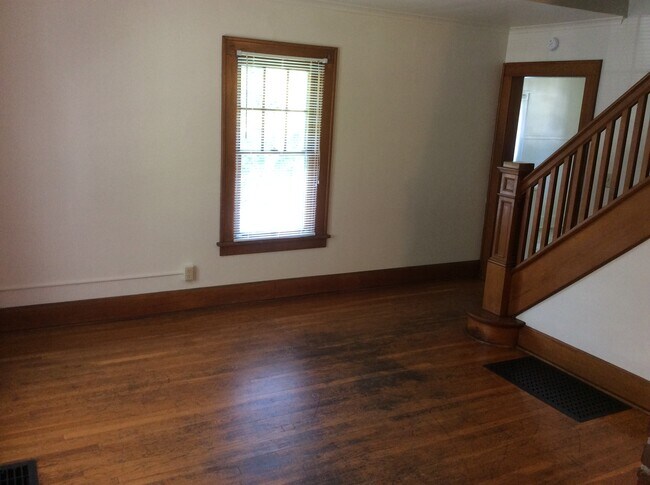 Dining Room to stairs and Kitchen - 11 Pratt St