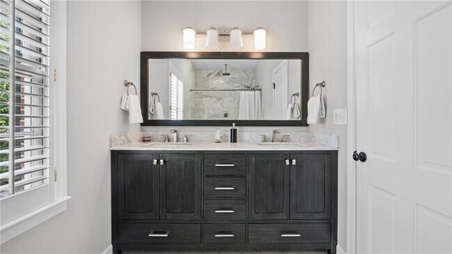 Building Photo - 3532 Paces Pl NW