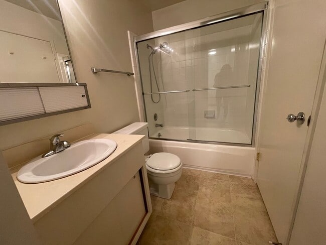 Building Photo - STUDIO First Floor Apartment Available in ...