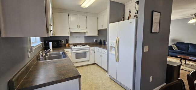 Building Photo - 312 Joe Walding Dr