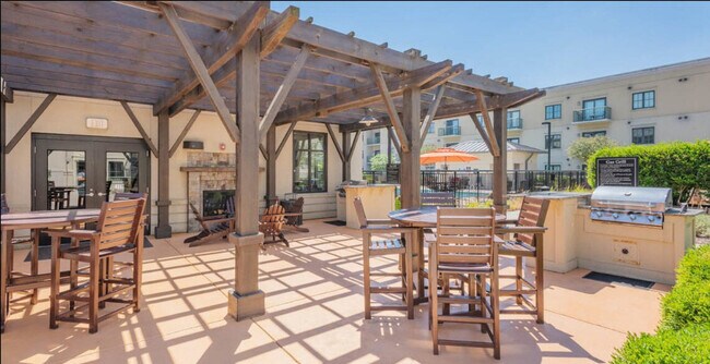 Building Photo - 3920 Sharon Rd