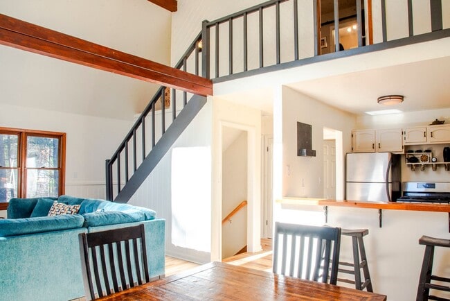 Building Photo - Private, Mountain Cottage in Weaverville, 3 Bed, 2 bathroom, 12 Month Lease