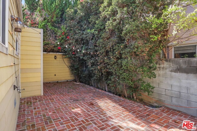 Building Photo - 555 S Westgate Ave