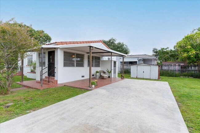 Building Photo - 4798 SW 1st St