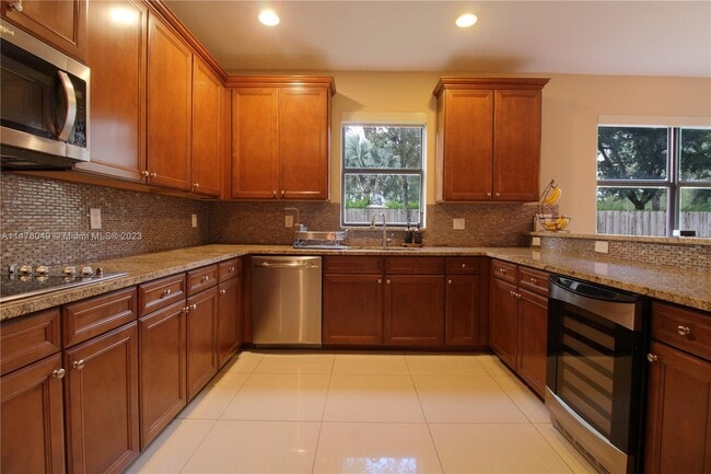 Building Photo - 9855 NW 89th Ter