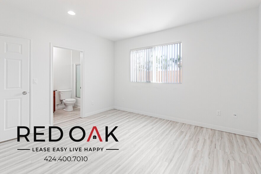 Building Photo - 6829 Simpson Ave