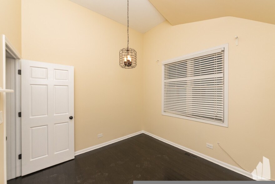 Building Photo - 3859 N Ravenswood Ave