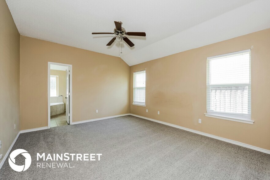 Building Photo - 740 Regalwood Dr