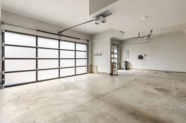 Building Photo - 10805 NW Cornell Rd
