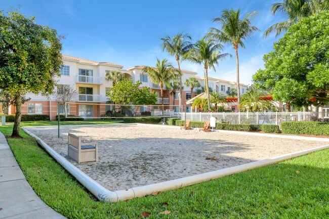 Building Photo - 2111 Myrtlewood Cir E
