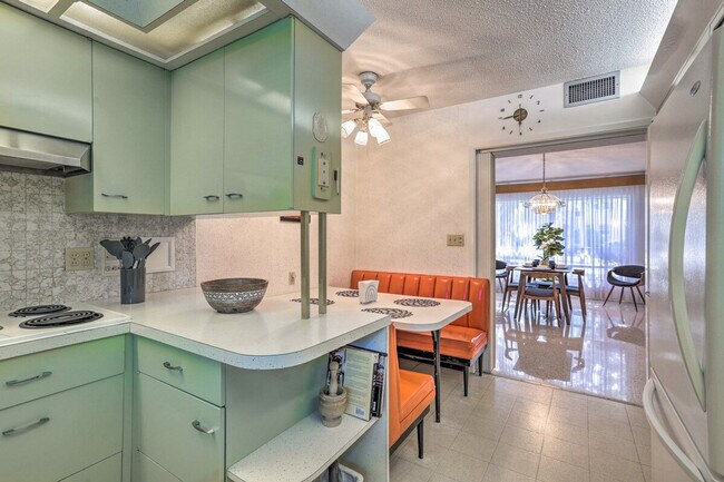 Building Photo - 1412 Country Club Rd N