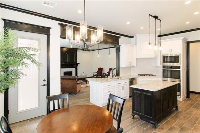 Building Photo - 4001 Sam Gordon Dr