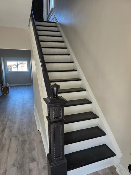 Entry - 105 Broad St