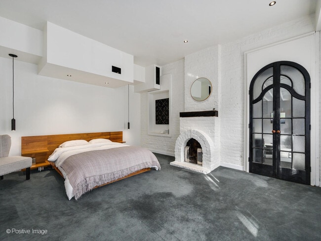 Building Photo - 844 W Altgeld St